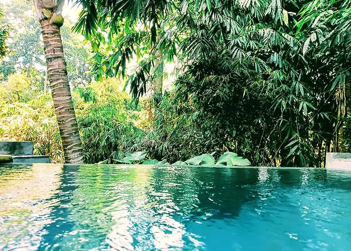 Pensión Ngesil Private Joglo & Pool By Aligna Hospitality