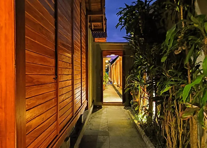 Ngesil Private Joglo & Pool By Aligna Hospitality Pensión 3*
