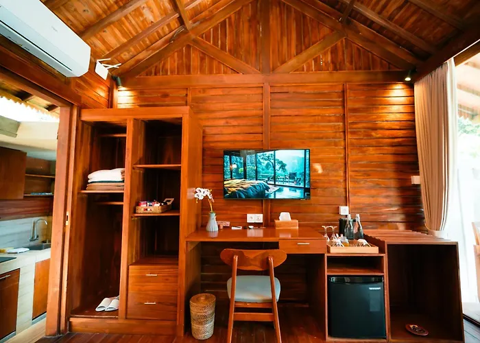 Pensión Ngesil Private Joglo & Pool By Aligna Hospitality 3*