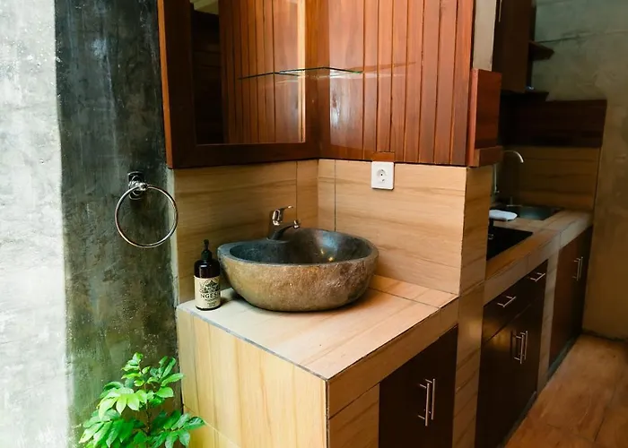 Pensión Ngesil Private Joglo & Pool By Aligna Hospitality